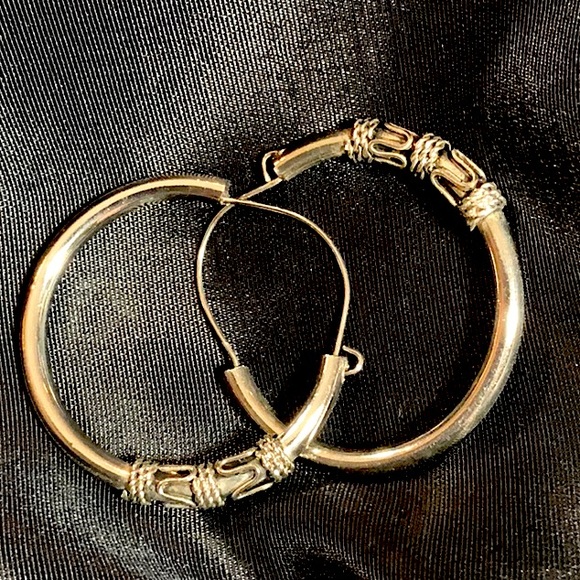 Jewelry - 🆕 2/$20 or FREE ADD SIlver Earrings